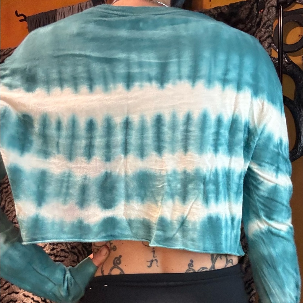 Hurley White and Blue Relaxed Crop Sweatshirt